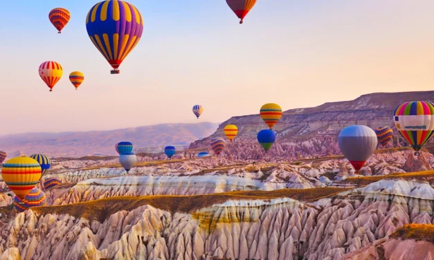 Cappadocia Juara Satu Dalam Pemandangan Dari Atas Langit