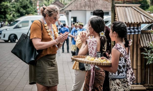Negara Indonesia Terkenal Dengan Keramah Tamahan Rakyatnya