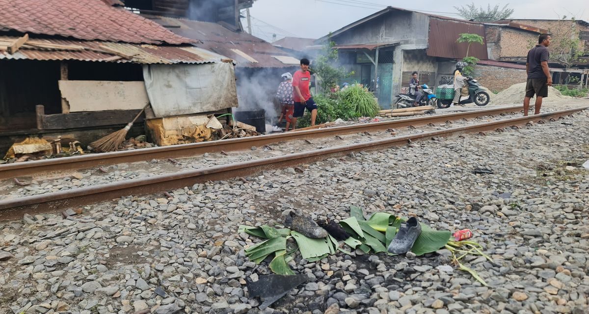 Driver Ojol Tewas Tertabrak Kereta di Medan, Penumpang Selamat